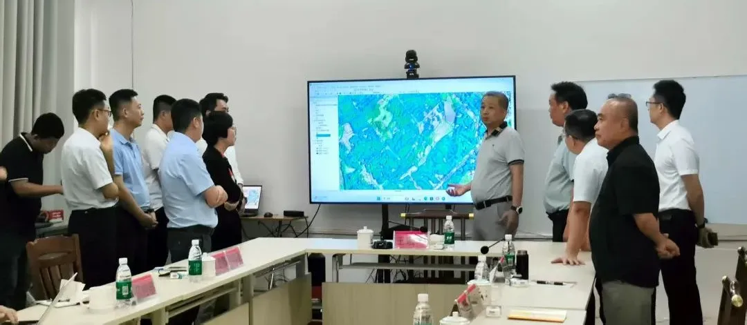 王宏向赴東興分公司調研